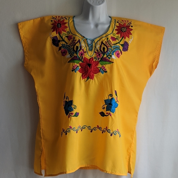 Floral Embroidered Mexican blouse - Picture 2 of 9